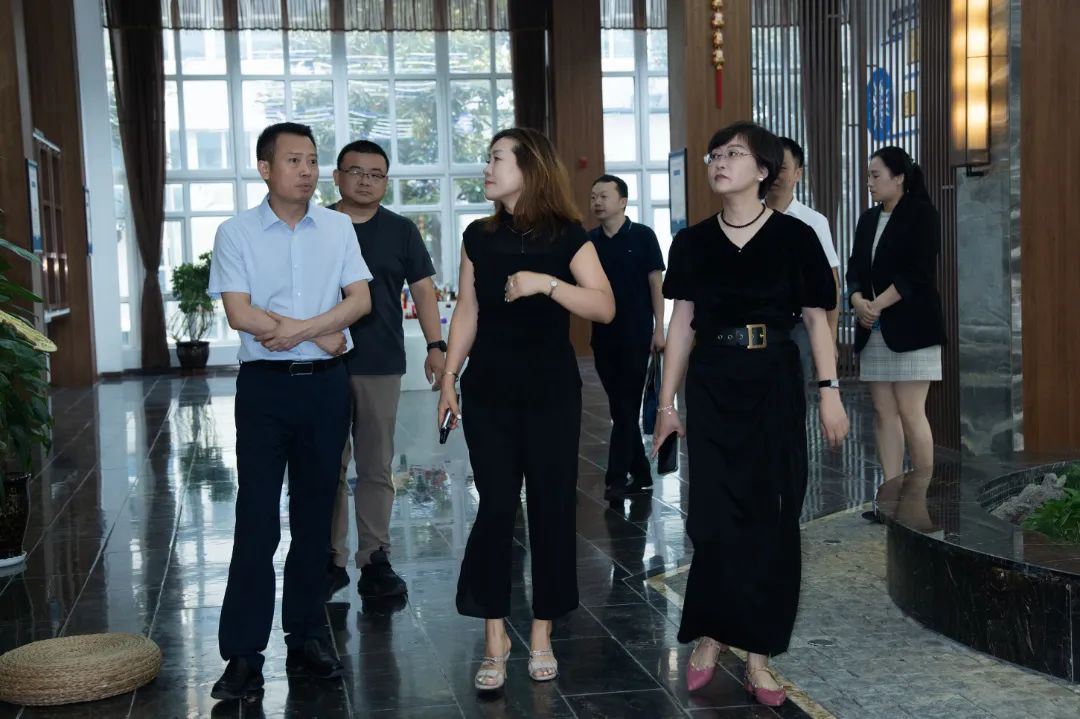 荆门市工商联党组书记兰坤、主席彭艳一行莅临菲朗生物科技调研